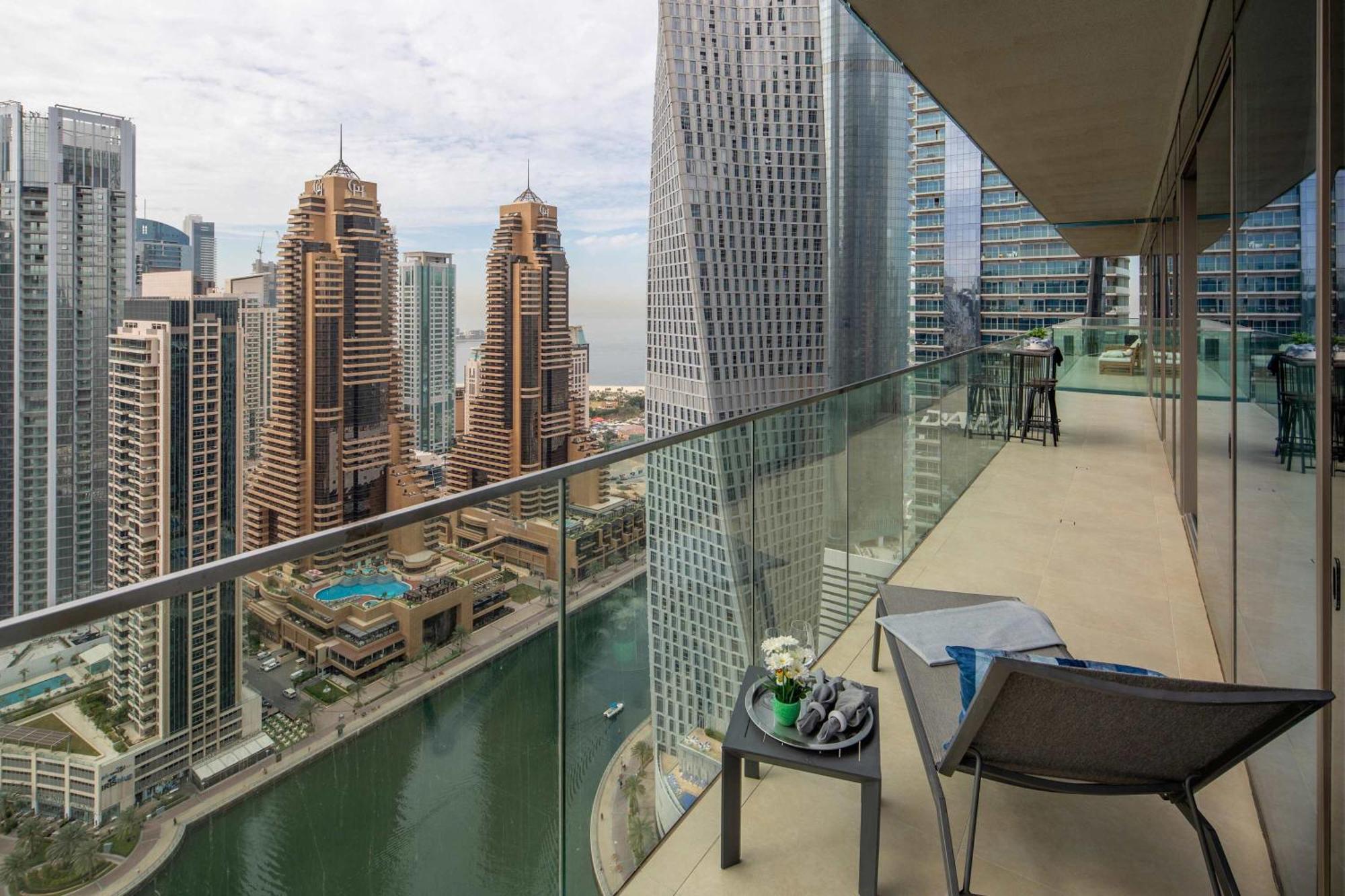Frank Porter - Marina Gate Apartment *