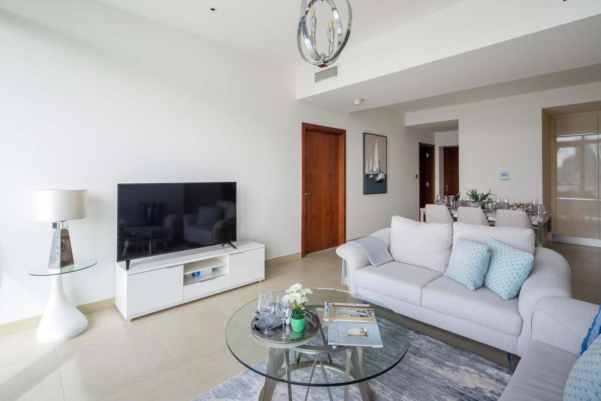 Frank Porter - Marina Gate Apartment