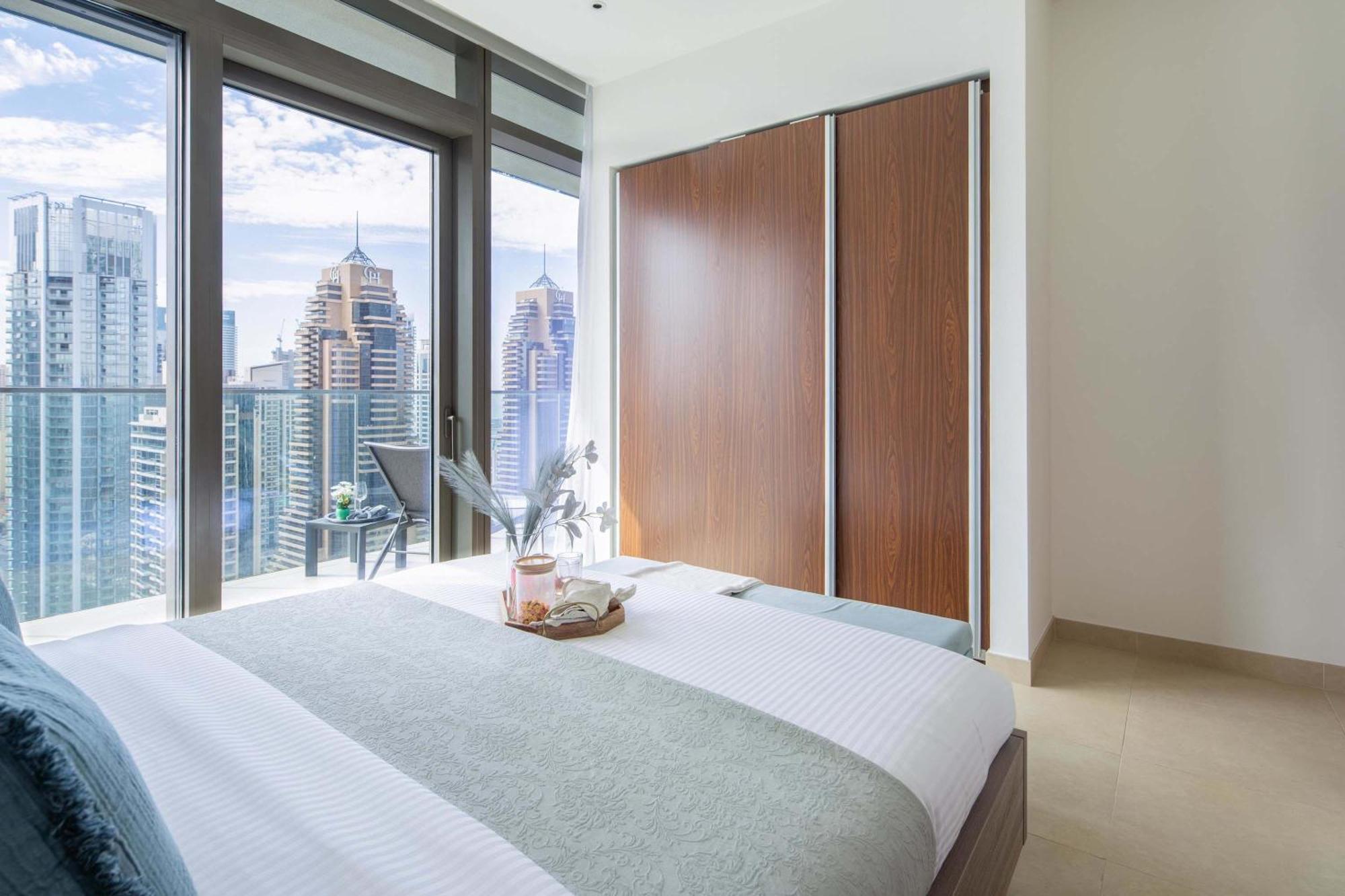 Frank Porter - Marina Gate Apartment
